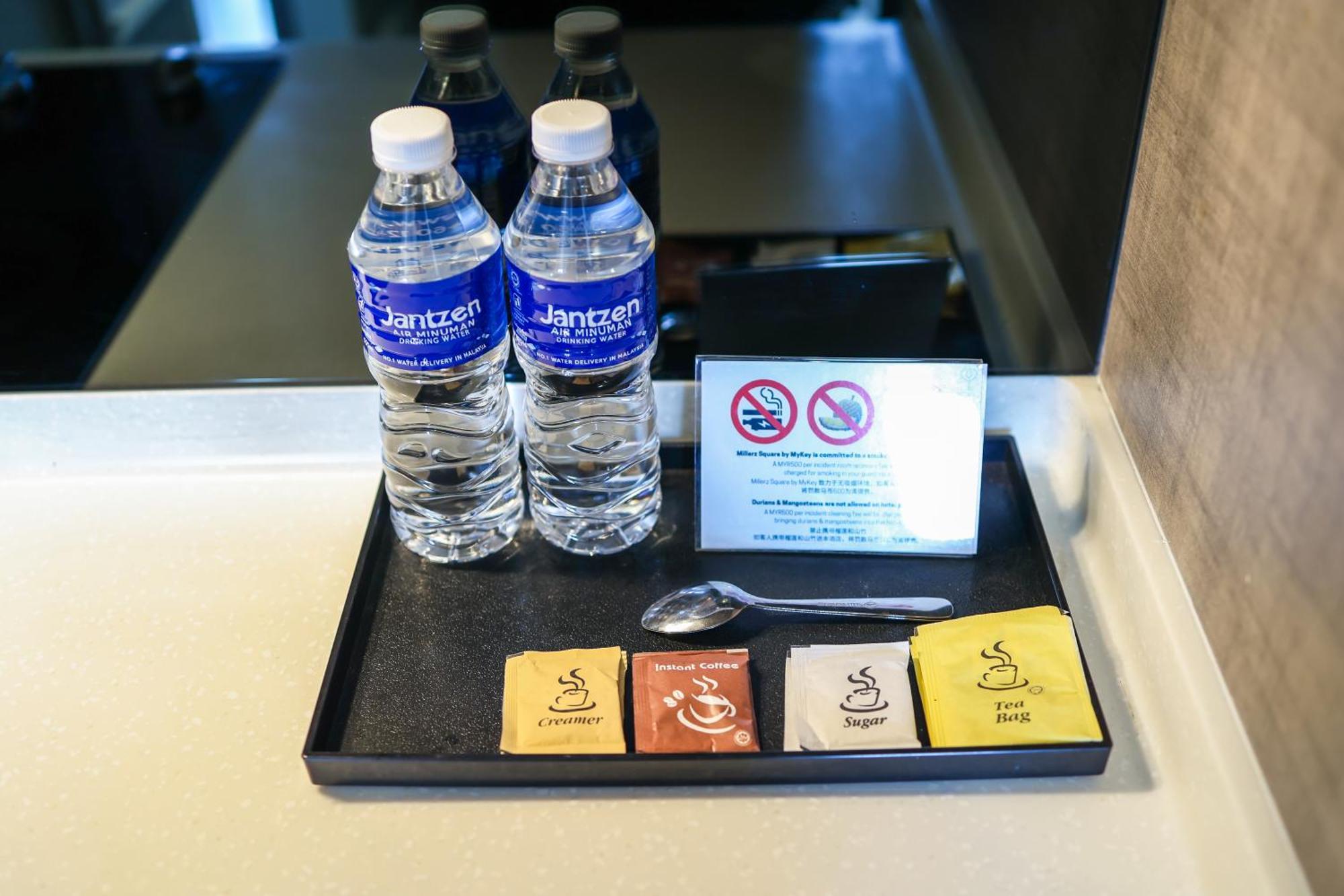 Appartement Millerz Square By Mykey à Kuala Lumpur Extérieur photo Bottled water and tea bags in a hotel room